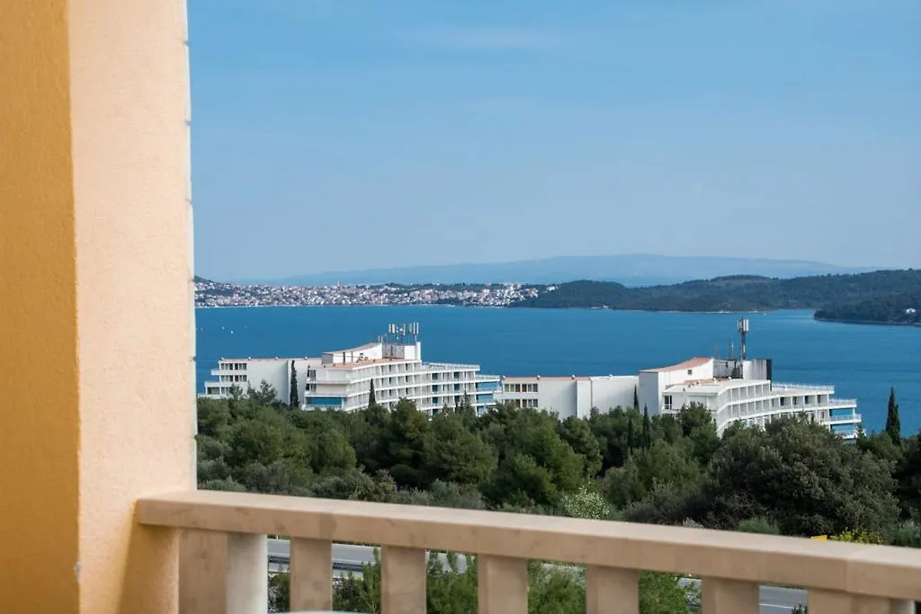Apartments Meri Seget Vranjica