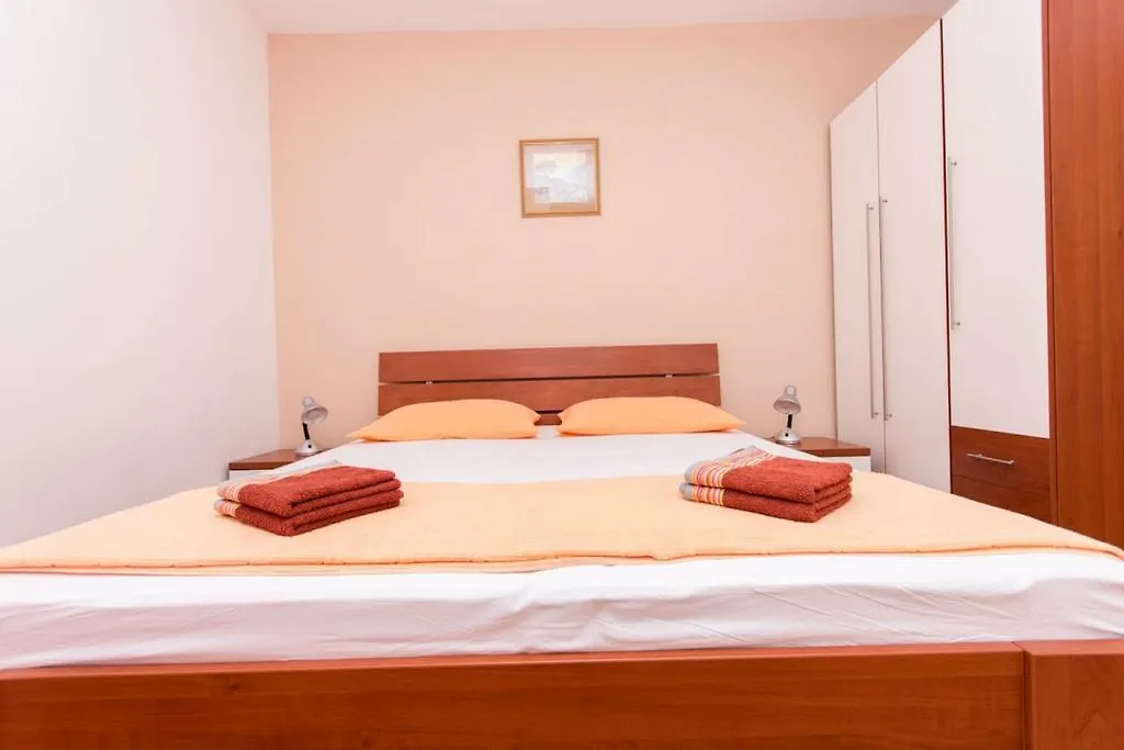 Apartments Meri Seget Vranjica