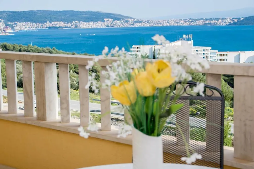 Apartments Meri Seget Vranjica