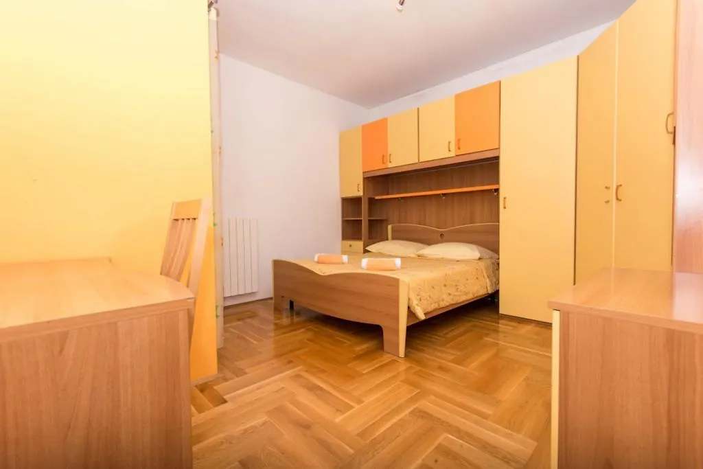 Apartments Meri Seget Vranjica