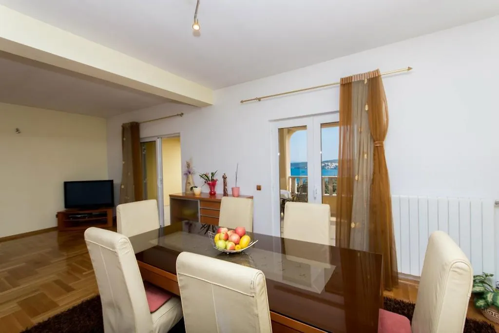 Apartments Meri Seget Vranjica