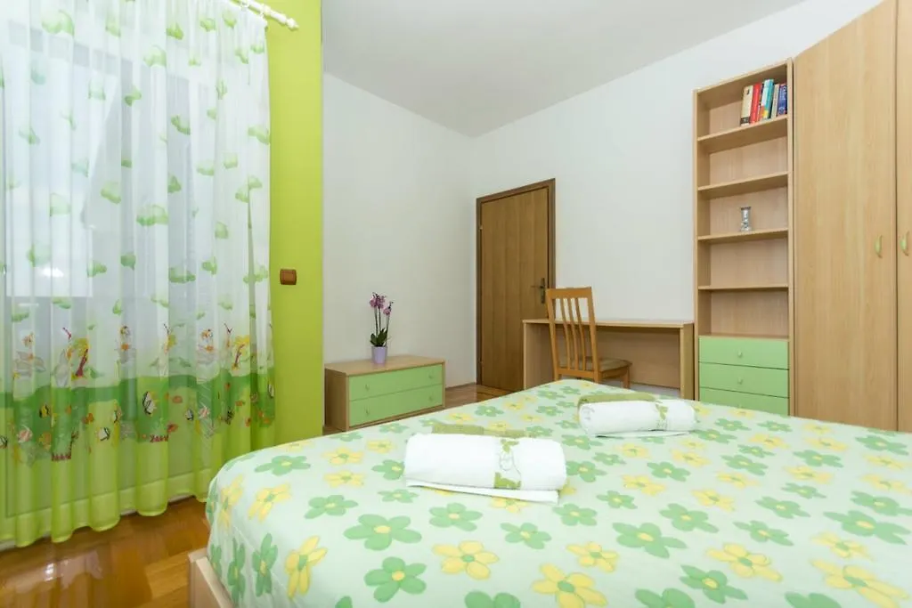Apartments Meri Seget Vranjica Croatia