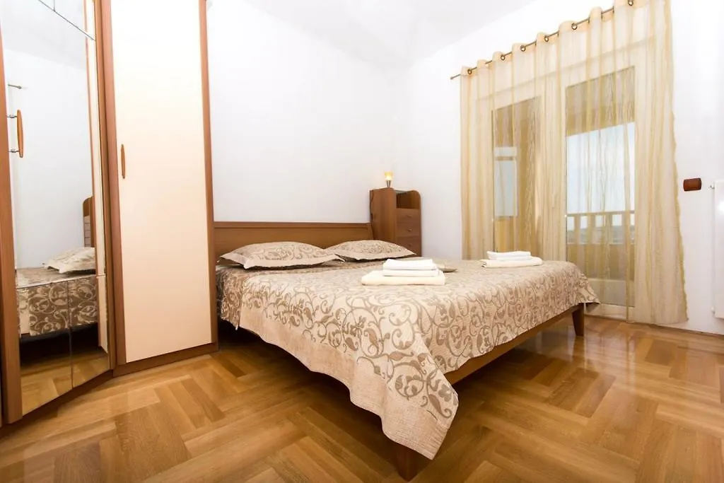 Apartments Meri Seget Vranjica 0*,  Croatia