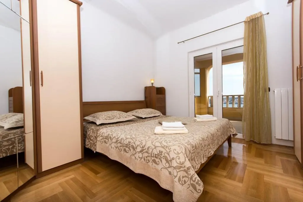 Apartments Meri Seget Vranjica