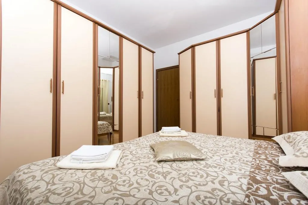 Apartments Meri Seget Vranjica Croatia