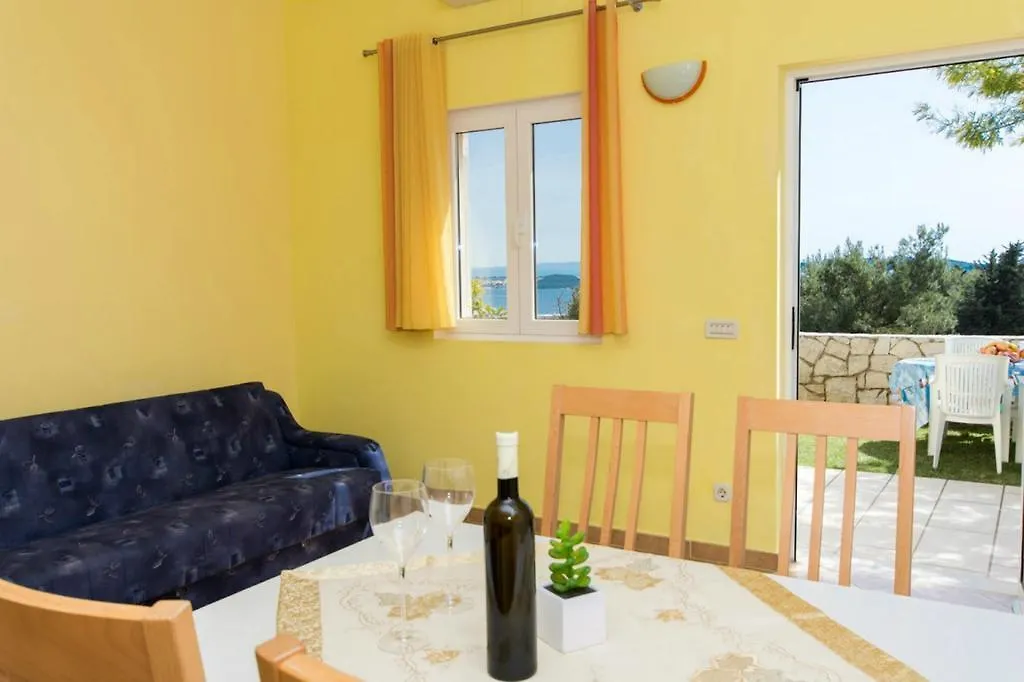 Apartments Meri Seget Vranjica