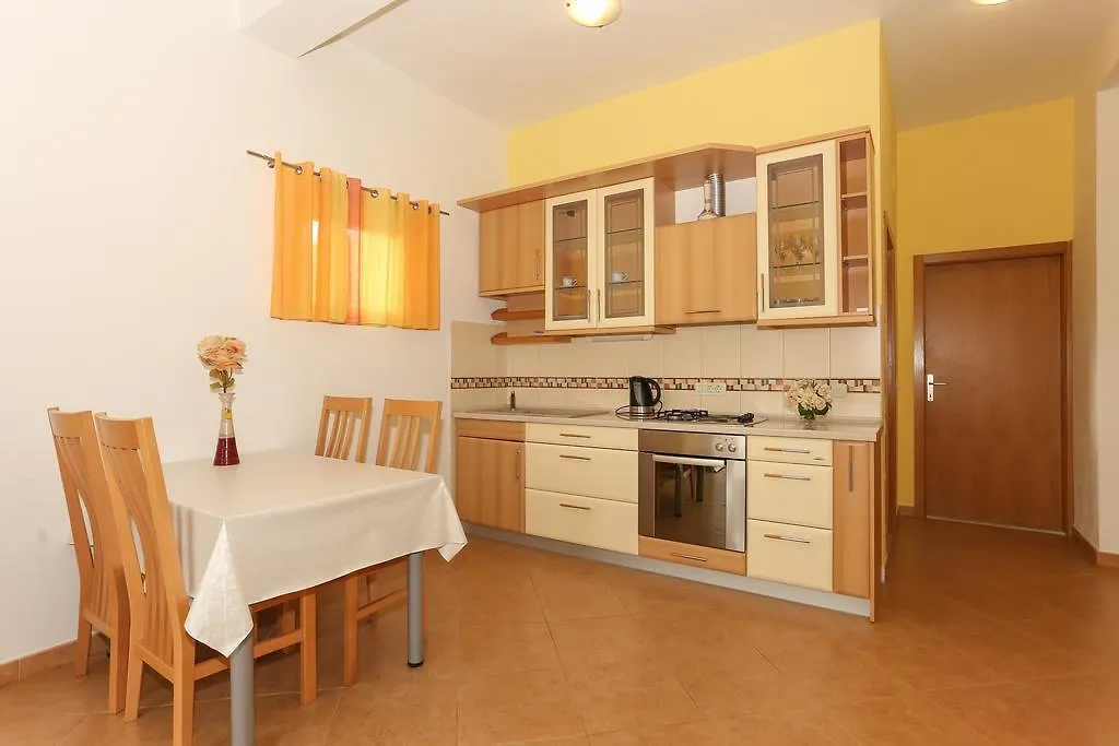 Apartments Meri Seget Vranjica