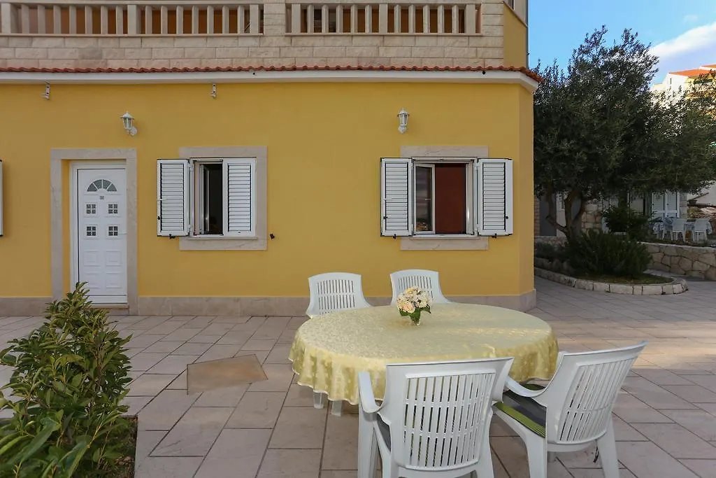 Apartments Meri Seget Vranjica 0*,
