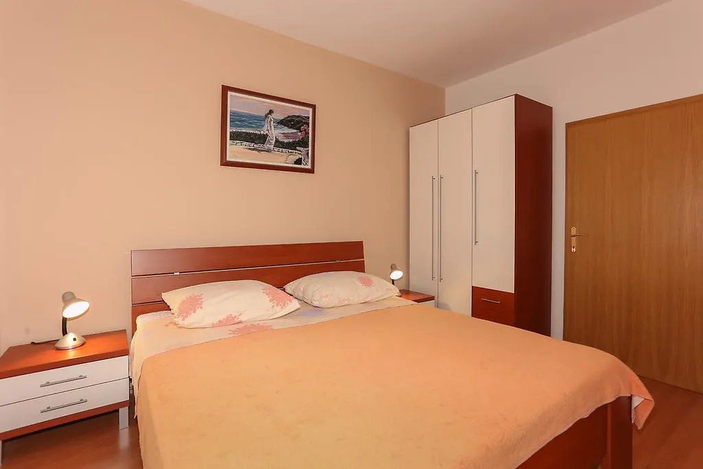 Apartments Meri Seget Vranjica