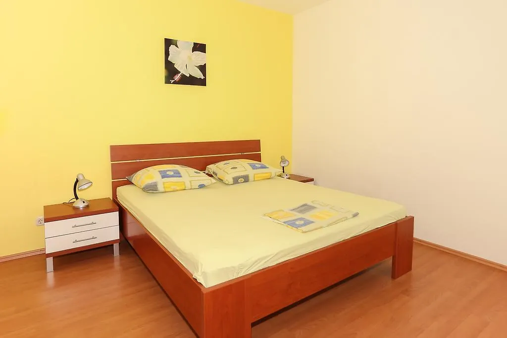 Apartments Meri Seget Vranjica