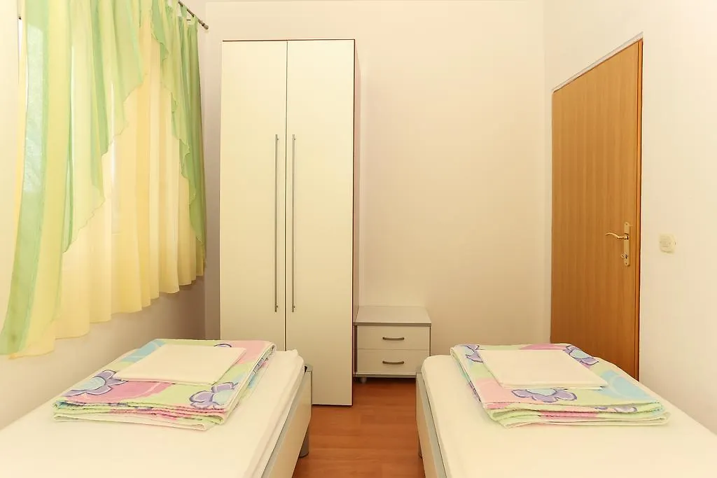 Apartments Meri Seget Vranjica