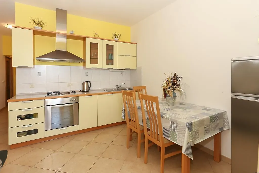 Apartments Meri Seget Vranjica