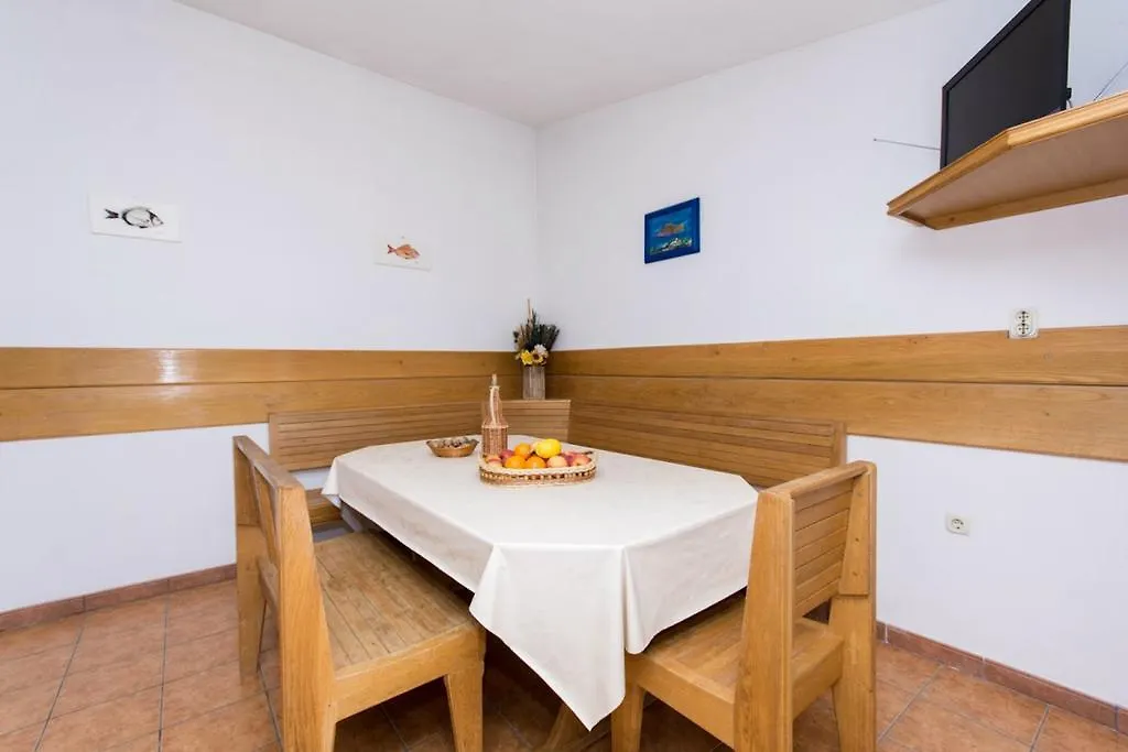 Apartments Meri Seget Vranjica