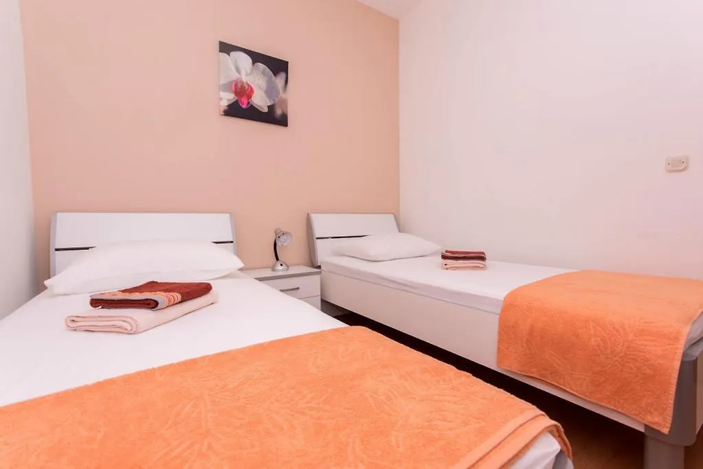 Apartments Meri Seget Vranjica
