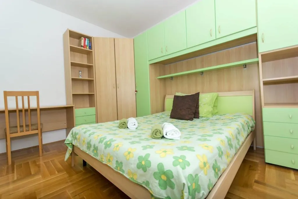 Apartments Meri Seget Vranjica