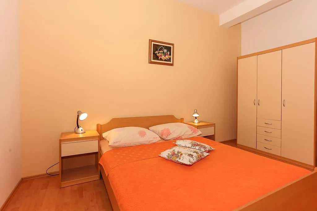 Apartments Meri Seget Vranjica