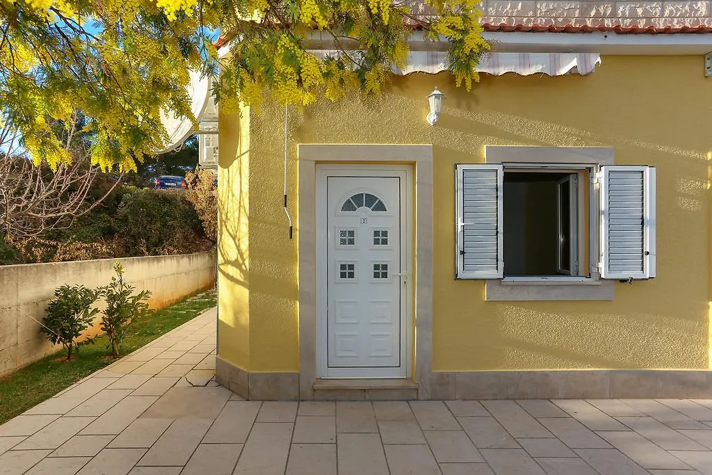Apartments Meri Seget Vranjica