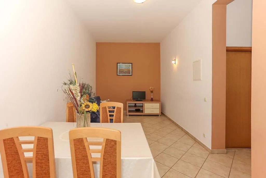 Apartments Meri Seget Vranjica