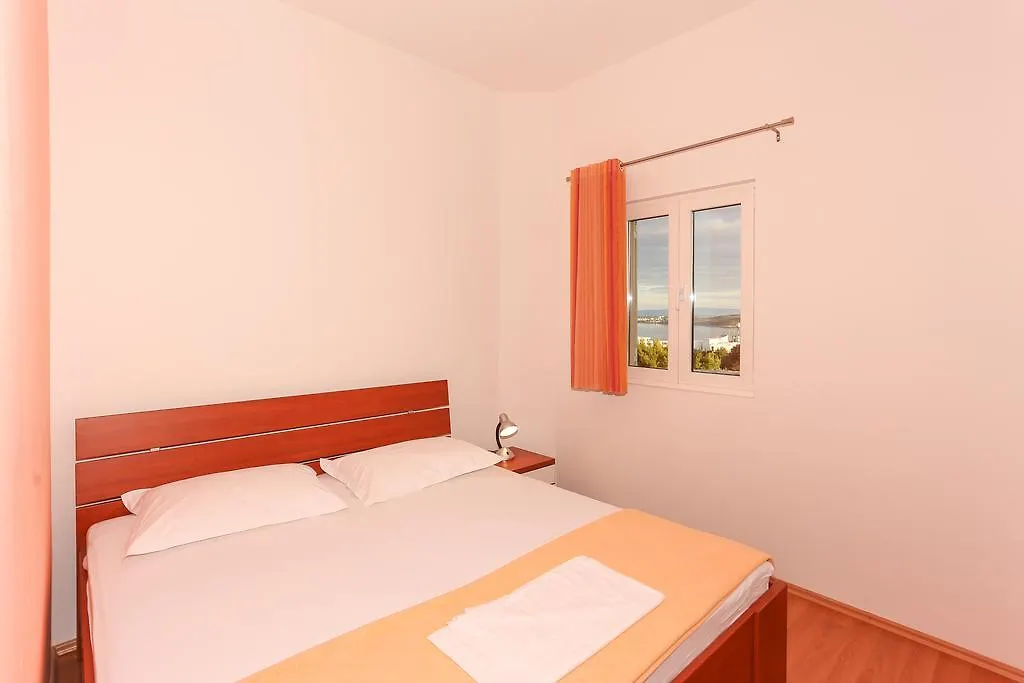 Apartments Meri Seget Vranjica